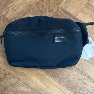 Lululemon Clean Lines Belt Bag NWT Black